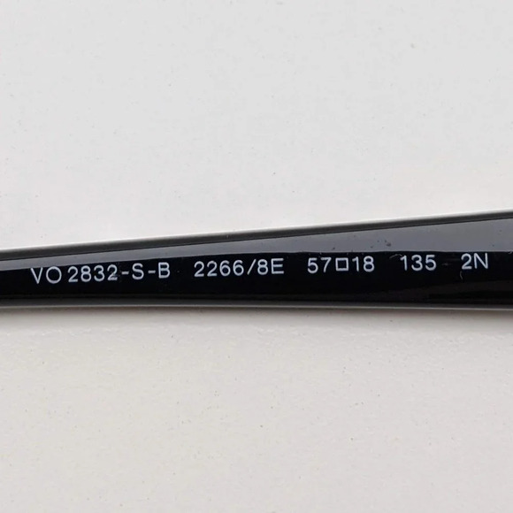 🕶️Vogue VO2832-S-B 2266/8E Sunglasses 57/18 135 /KAA412🕶️ - Picture 3 of 6